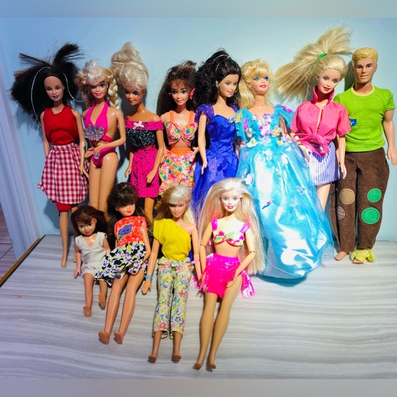 Vintage Mattel Barbie & Clothes Bundle Lot - Picture 3 of 10